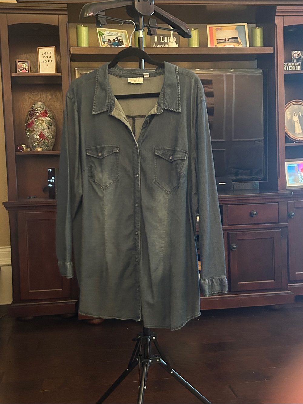 Casual Dark Gray Button-Down Shirt - Lightweight Long Sleeve